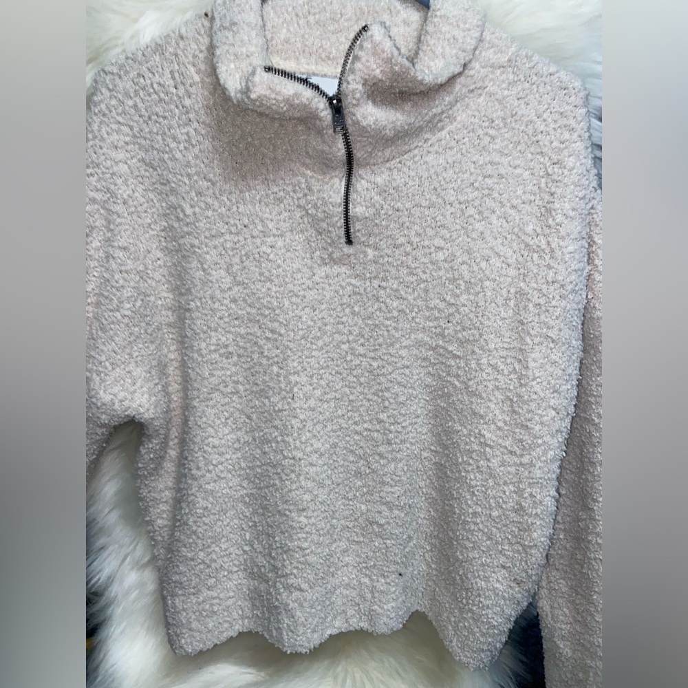 Hollister sweater, Size M